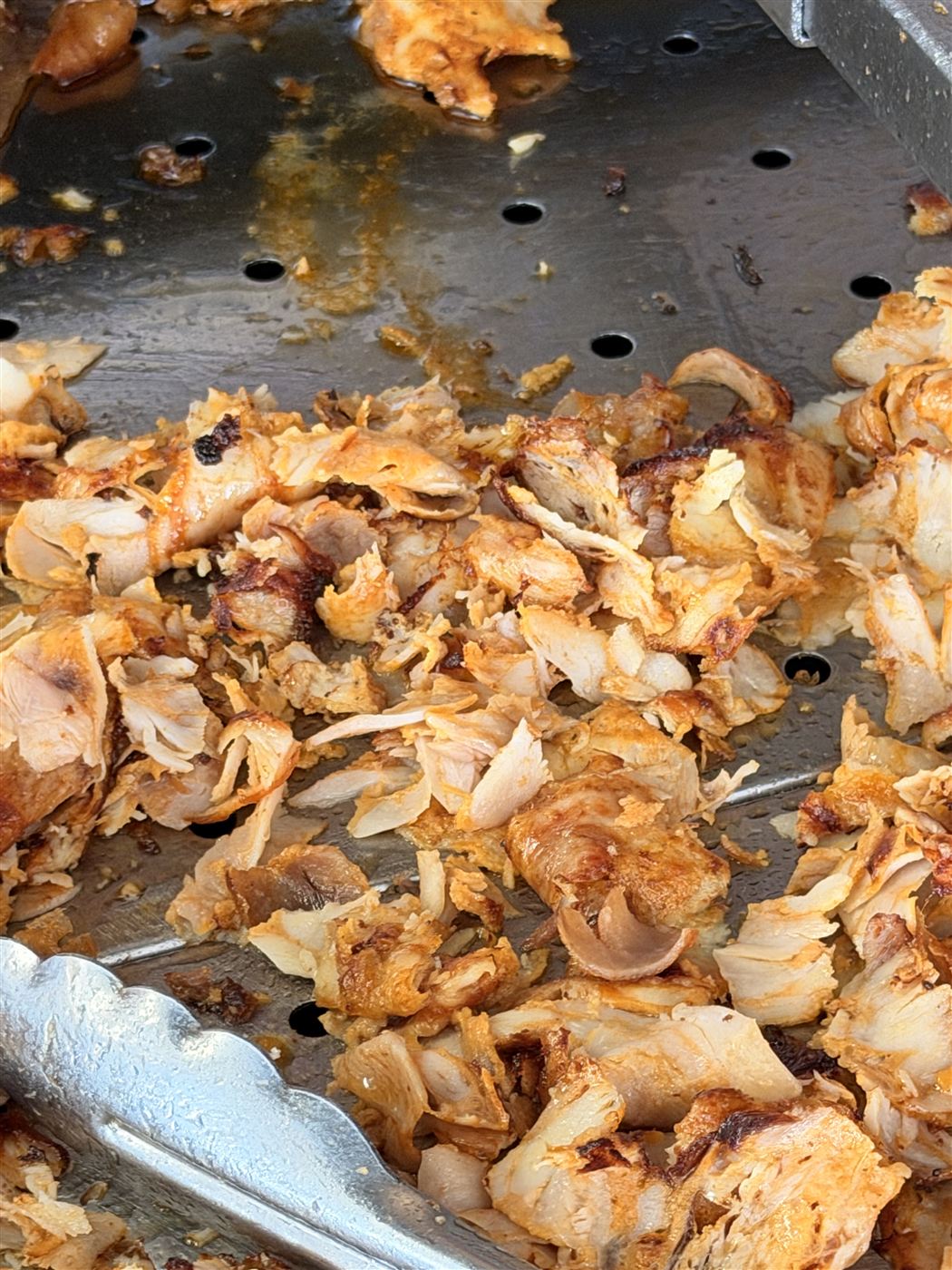 Carne de döner acabada de cortar do espeto